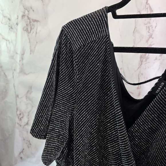 Torrid Jumpsuit Womens 3 3X Black Silver Wide Leg Tie Back Crop Jogger V Neck - Picture 2 of 11